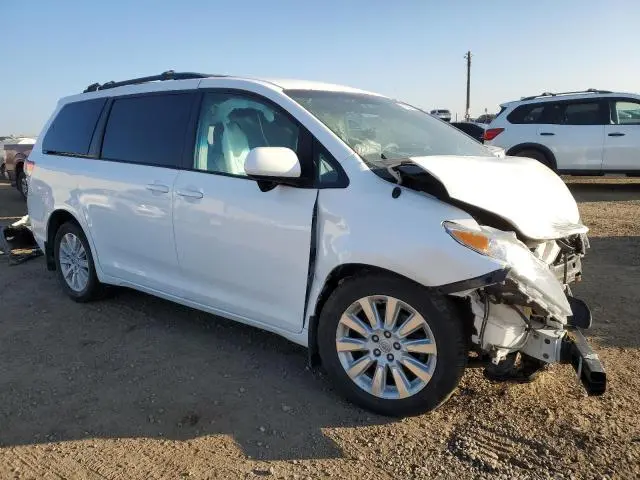 2013 TOYOTA SIENNA LE  