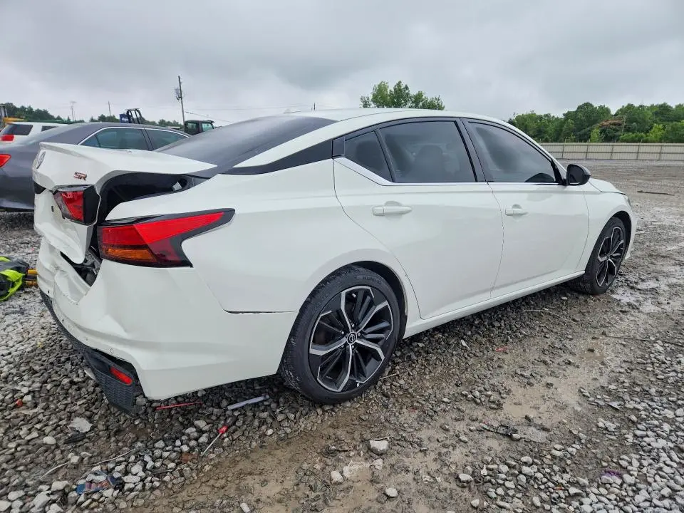 2024 NISSAN ALTIMA SR  