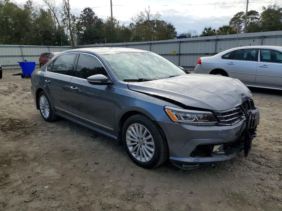 2016 VOLKSWAGEN PASSAT SE  