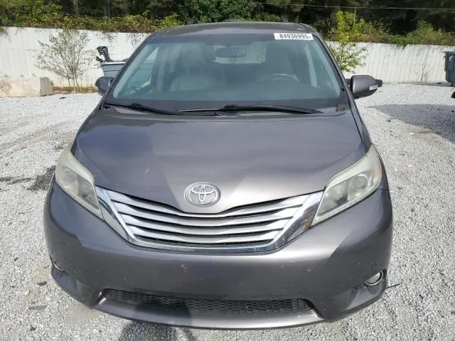 2017 TOYOTA SIENNA XLE  