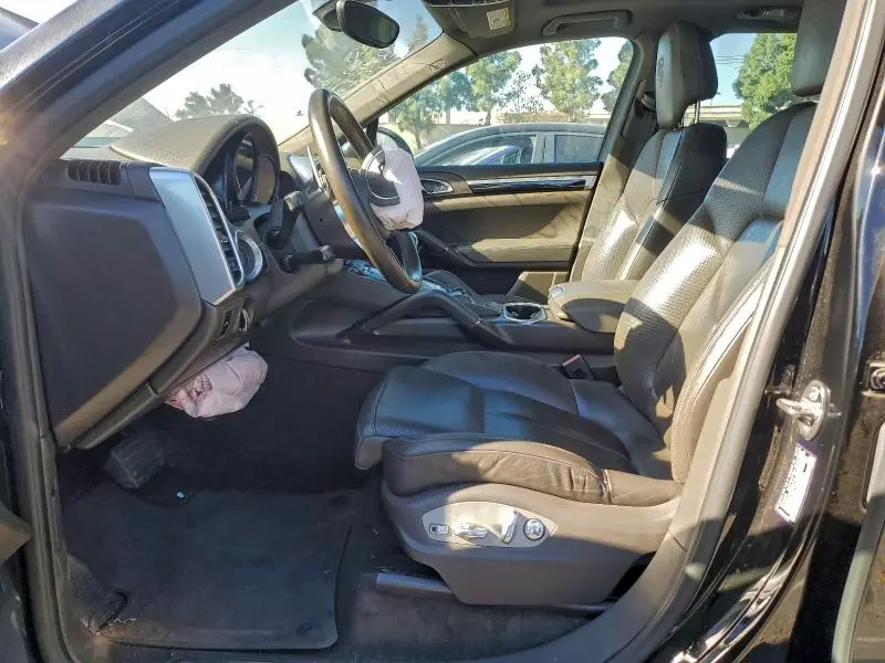 2017 PORSCHE CAYENNE   