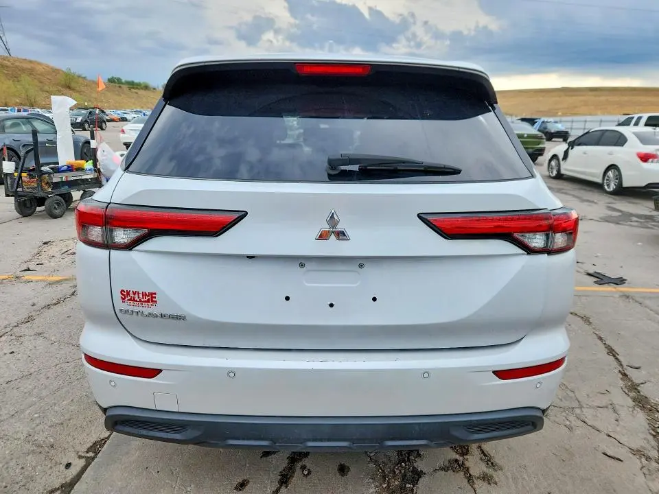 2022 MITSUBISHI OUTLANDER ES  