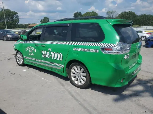 2016 TOYOTA SIENNA SE  