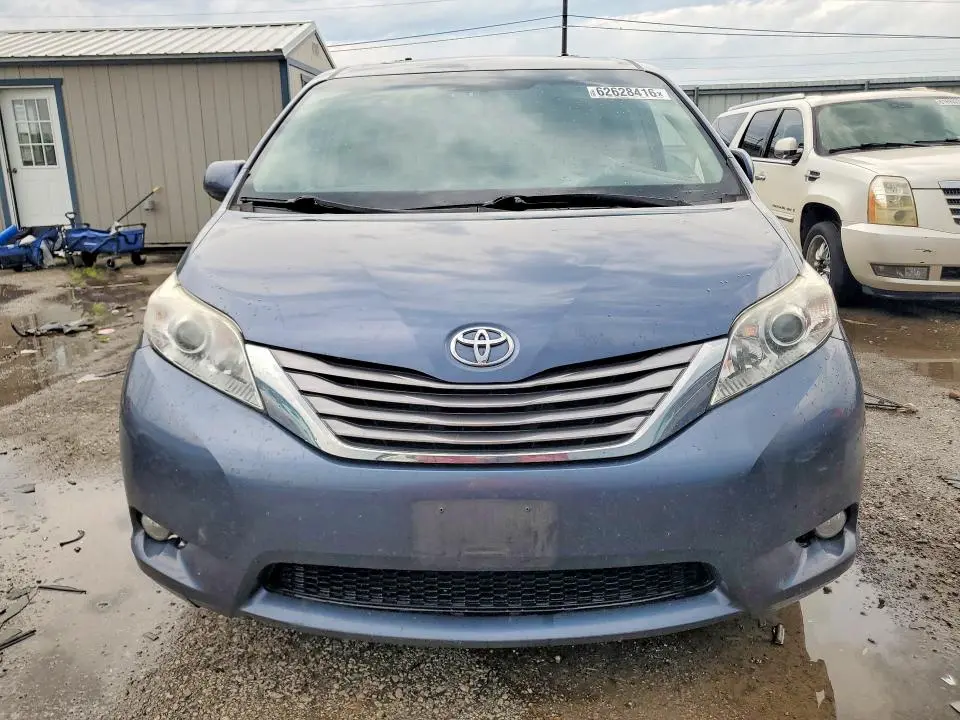2017 TOYOTA SIENNA XLE PREMIUM 7-PASSENGER  