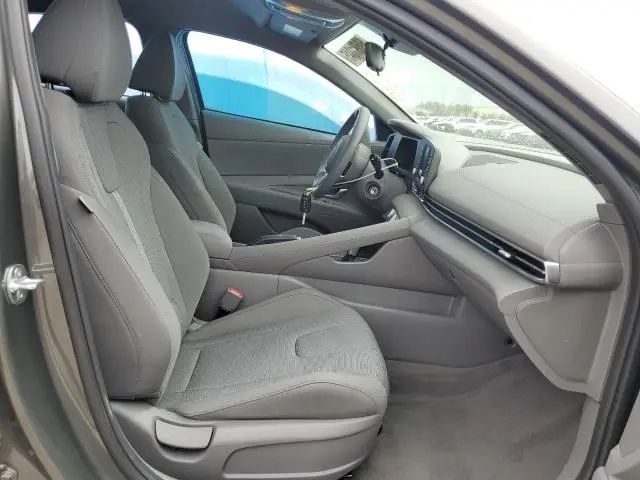 2024 HYUNDAI ELANTRA SE  