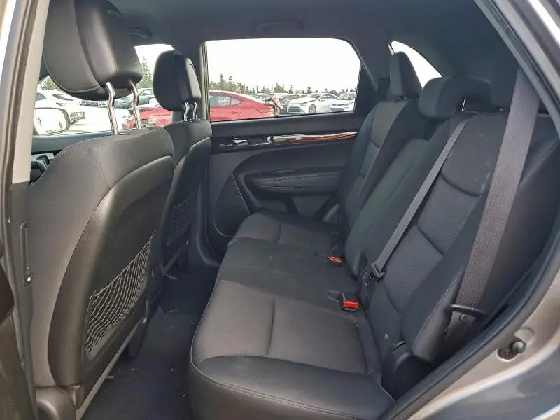 2011 KIA SORENTO BASE  