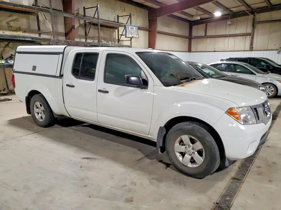 2013 NISSAN FRONTIER SV  