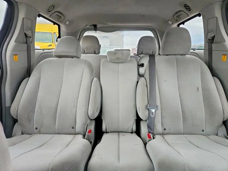 2011 TOYOTA SIENNA LE 8-PASSENGER  