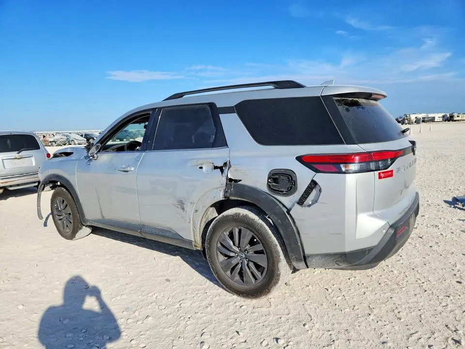2022 NISSAN PATHFINDER SV  