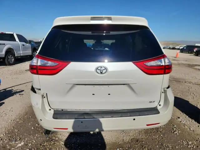2017 TOYOTA SIENNA XLE PREMIUM 8-PASSENGER  