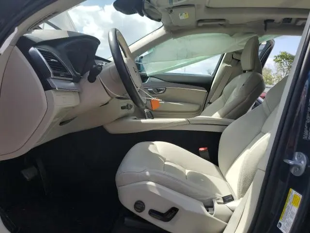 2024 VOLVO XC90 CORE  