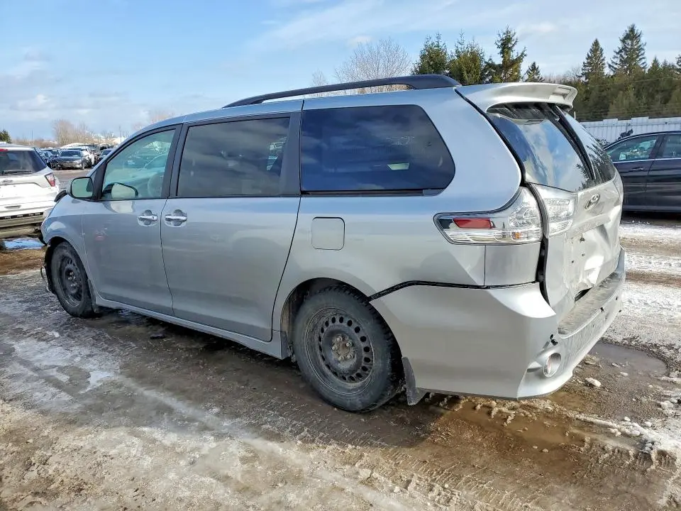 2014 TOYOTA SIENNA SE 8-PASSENGER  