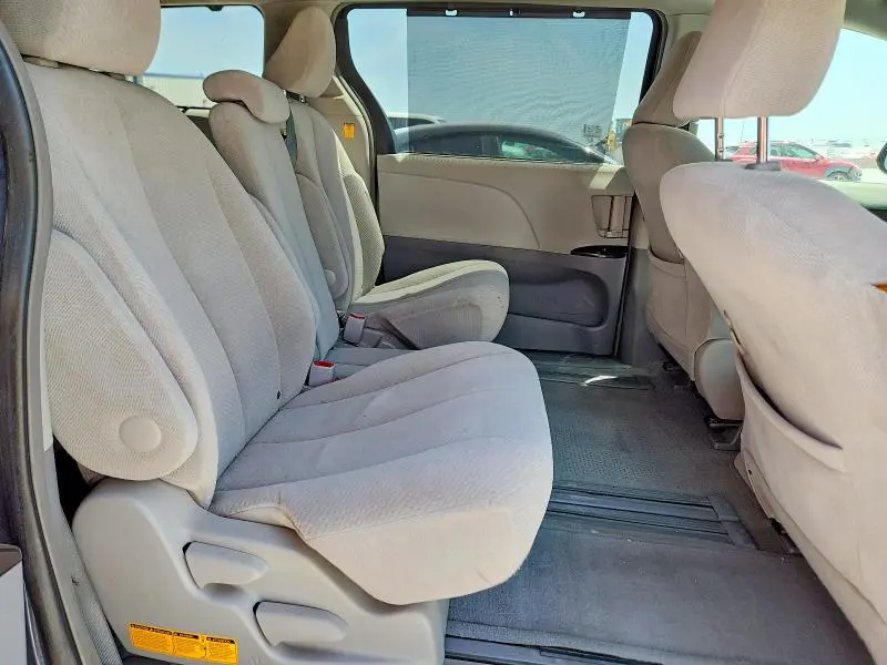 2013 TOYOTA SIENNA LE  