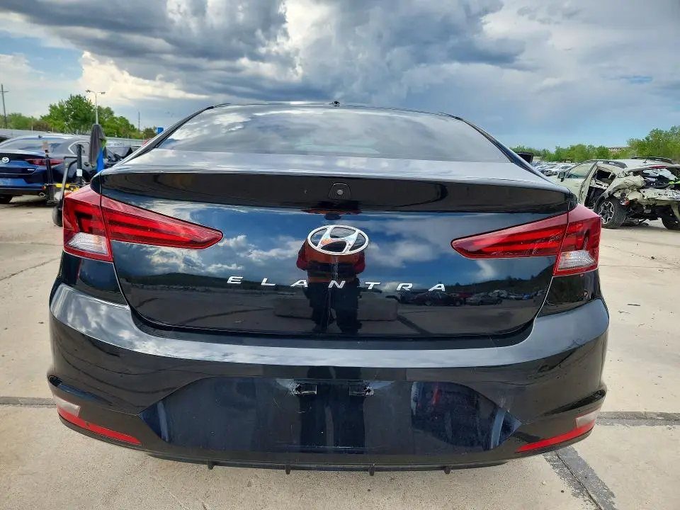 2020 HYUNDAI ELANTRA SEL  