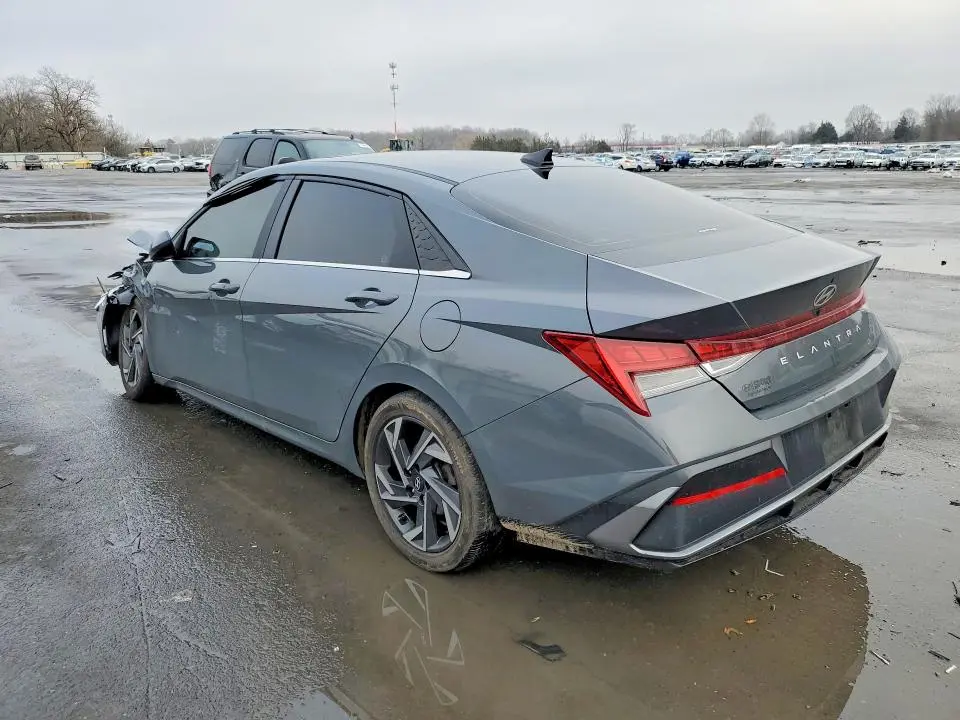 2024 HYUNDAI ELANTRA SEL  