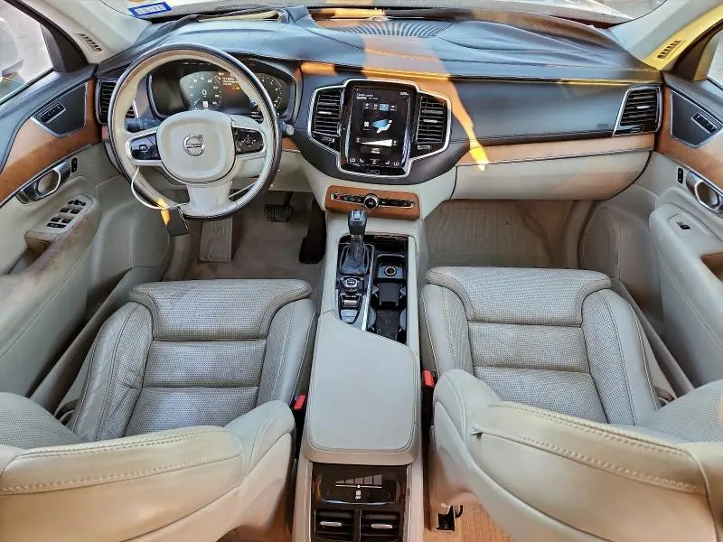 2016 VOLVO XC90 T6  