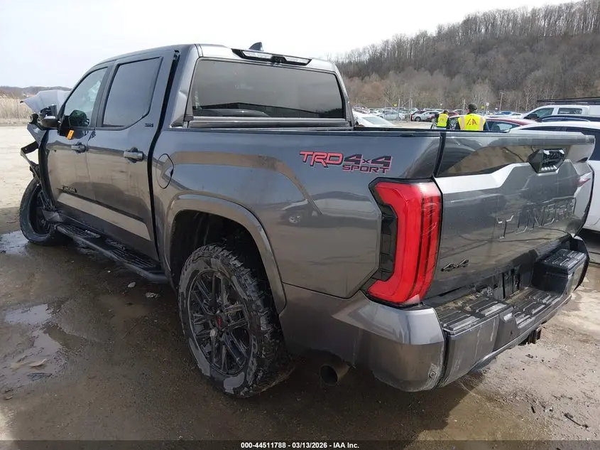 2024 TOYOTA TUNDRA SR5