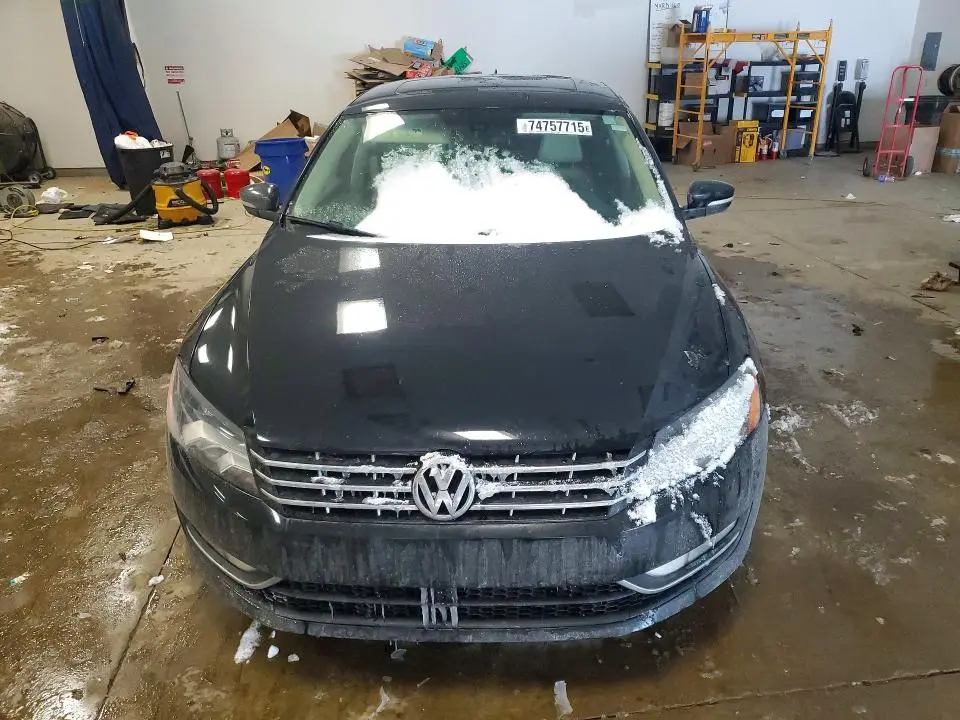 2013 VOLKSWAGEN PASSAT SE  