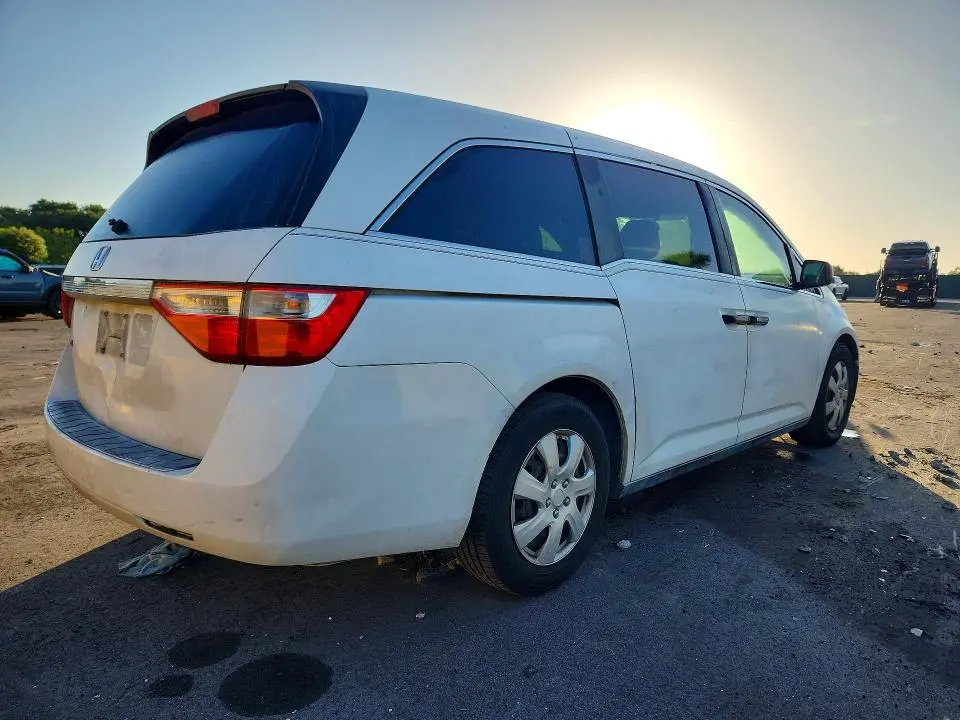 2011 HONDA ODYSSEY LX  