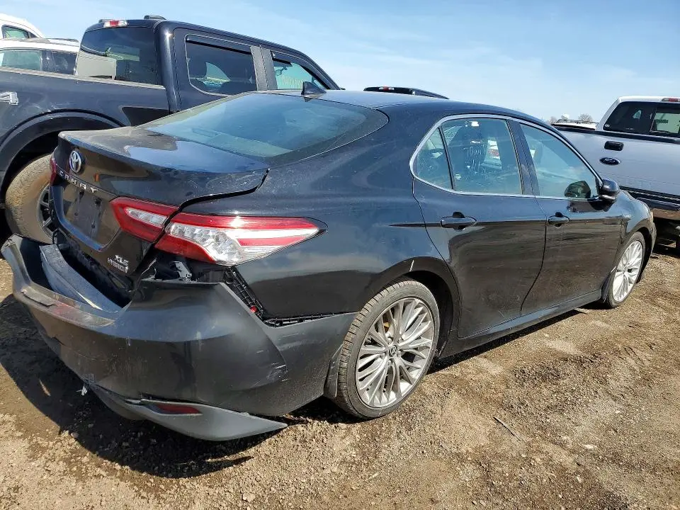 2020 TOYOTA CAMRY XLE  
