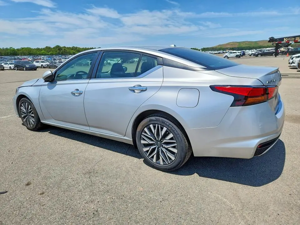 2023 NISSAN ALTIMA SV  