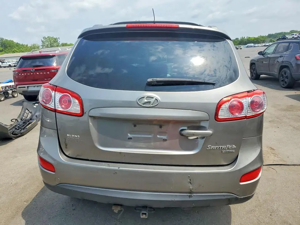 2011 HYUNDAI SANTA FE SE  