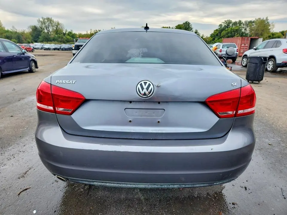 2013 VOLKSWAGEN PASSAT SE  