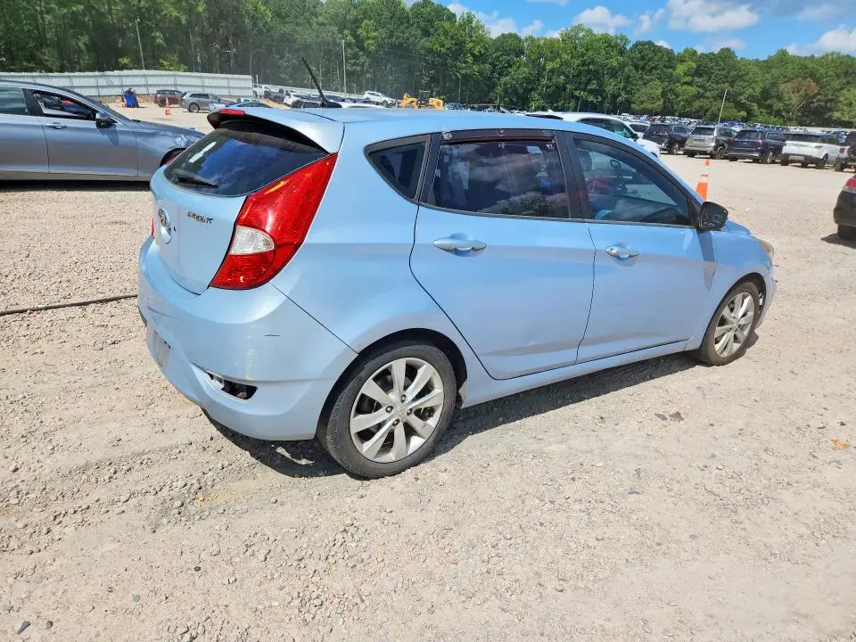 2012 HYUNDAI ACCENT SE  