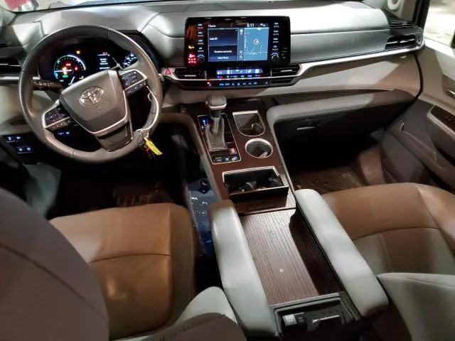 2021 TOYOTA SIENNA XLE