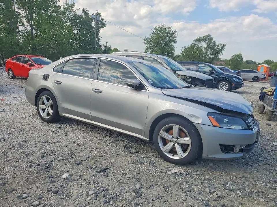 2013 VOLKSWAGEN PASSAT SE  
