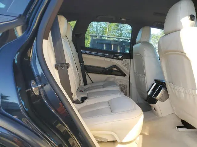 2017 PORSCHE CAYENNE PLATINUM EDITION