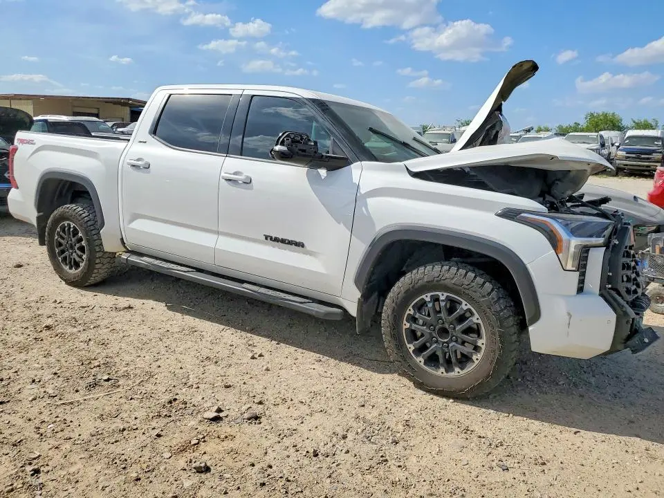 2023 TOYOTA TUNDRA SR5  