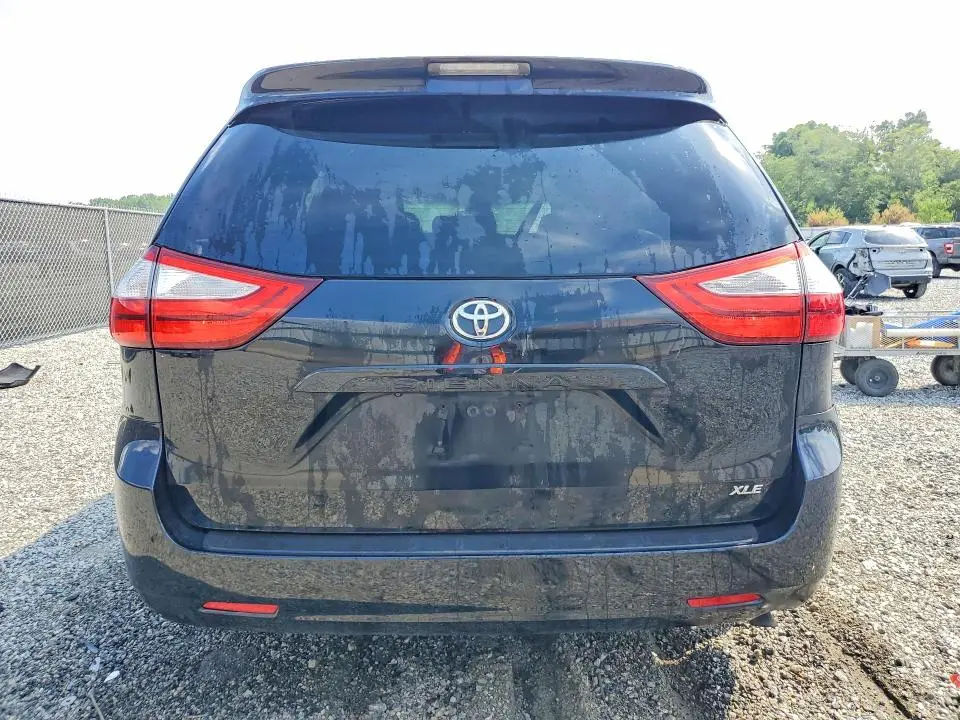 2015 TOYOTA SIENNA XLE 8-PASSENGER  