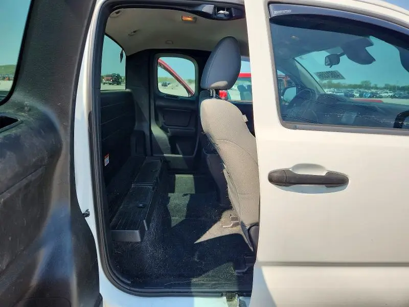 2018 TOYOTA TACOMA SR  