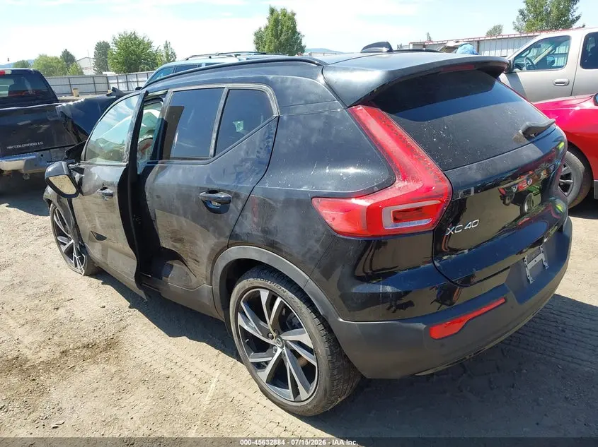2022 VOLVO XC40 T5 R-DESIGN