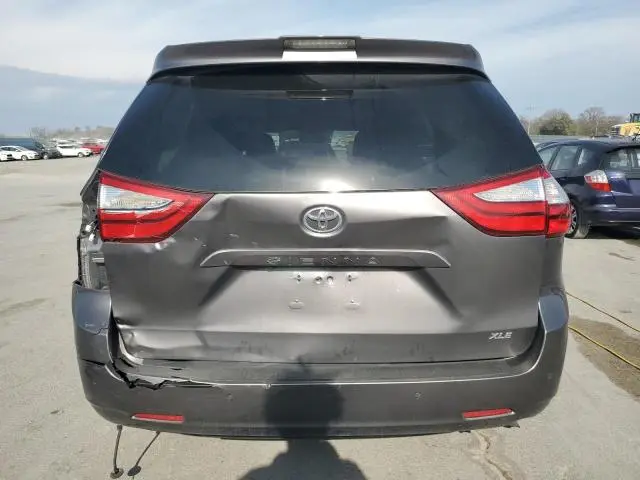 2019 TOYOTA SIENNA XLE  