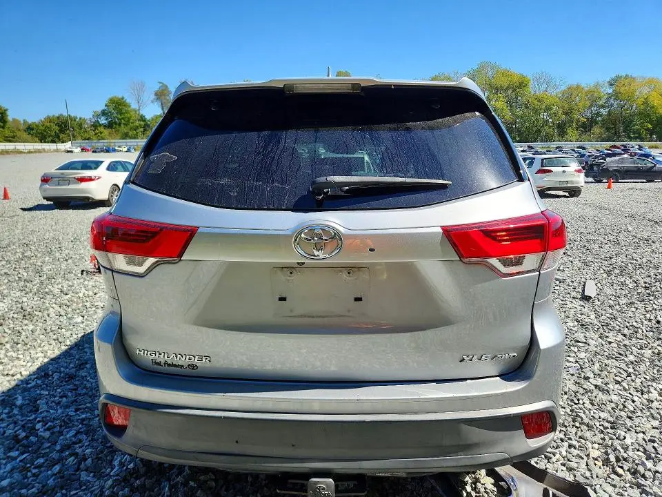 2017 TOYOTA HIGHLANDER XLE  
