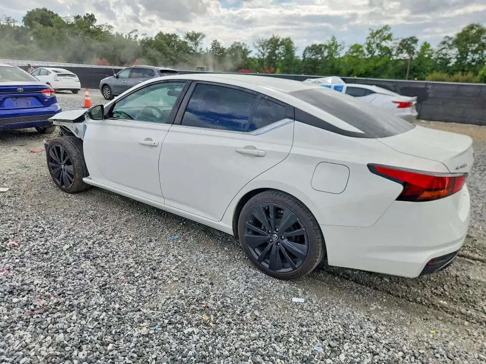 2022 NISSAN ALTIMA SR  