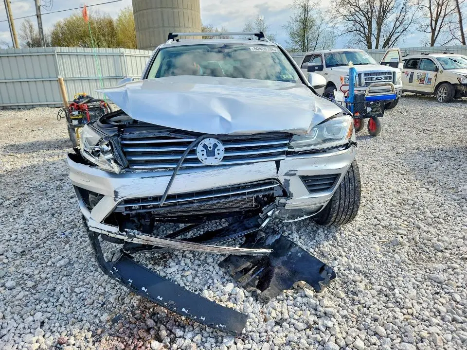 2015 VOLKSWAGEN TOUAREG V6  