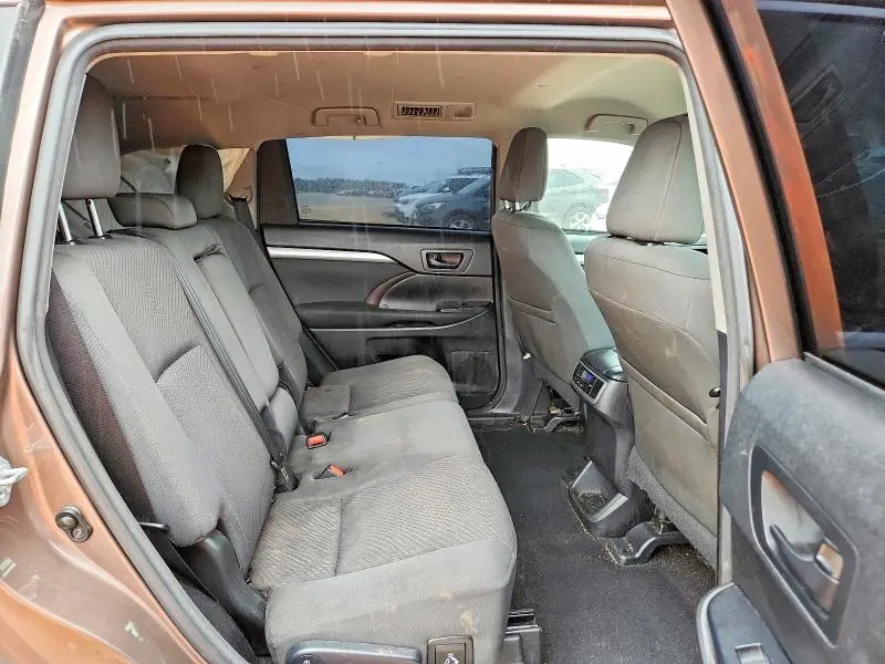 2018 TOYOTA HIGHLANDER LE  