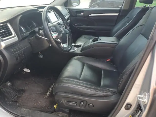 2017 TOYOTA HIGHLANDER SE  