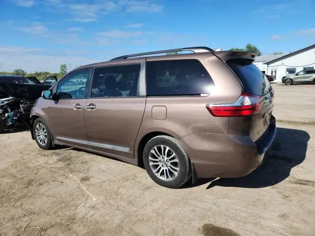 2019 TOYOTA SIENNA XLE  
