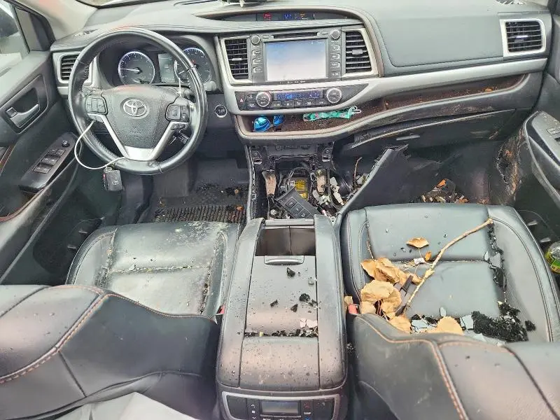 2017 TOYOTA HIGHLANDER XLE  