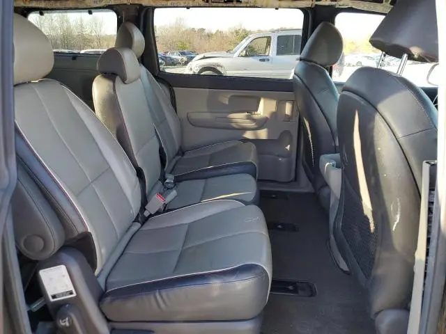 2017 KIA SEDONA LX