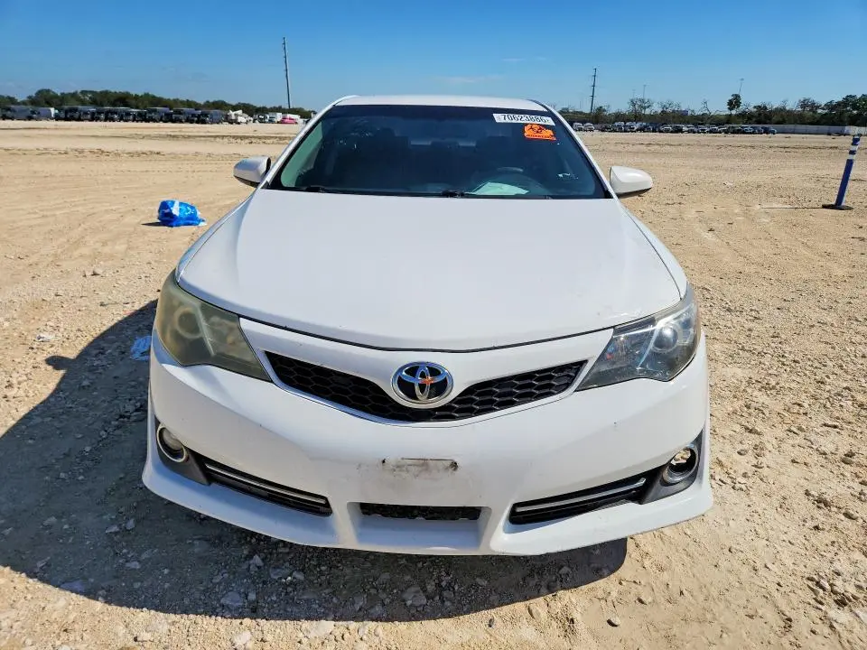 2014 TOYOTA CAMRY SE  