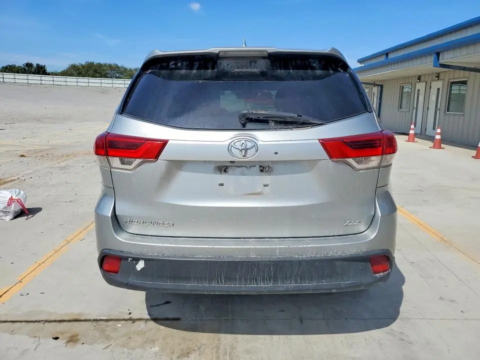 2018 TOYOTA HIGHLANDER XLE  