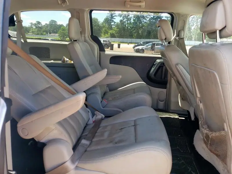 2012 CHRY TOWN & COU   