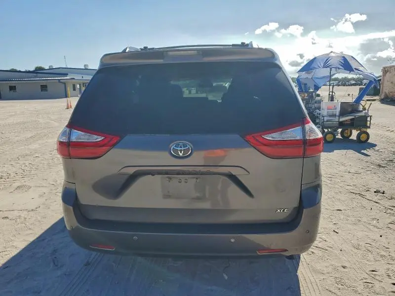 2015 TOYOTA SIENNA XLE  