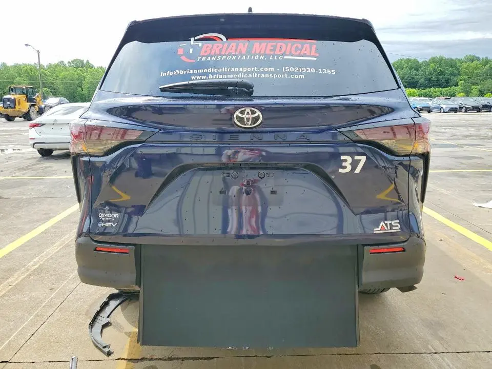 2026 TOYOTA SIENNA LE  
