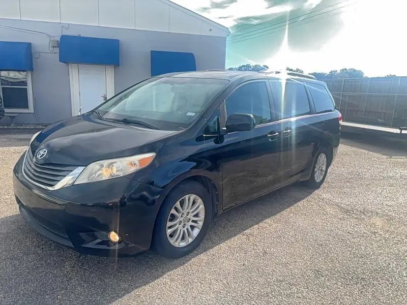 2011 TOYOTA SIENNA XLE  